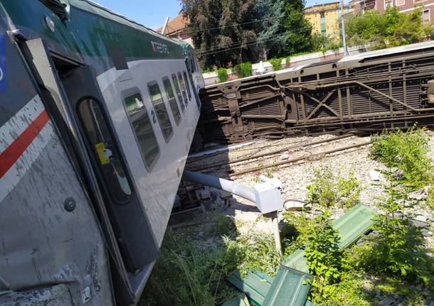 Treno deragliato Carnate Usmate