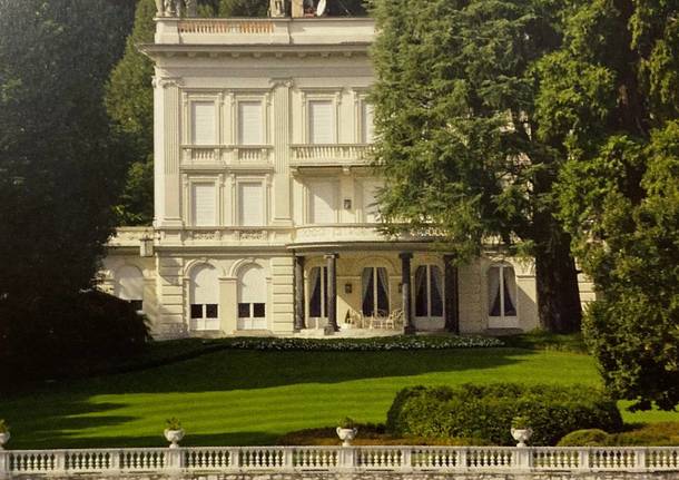 villa campari lesa berlusconi 