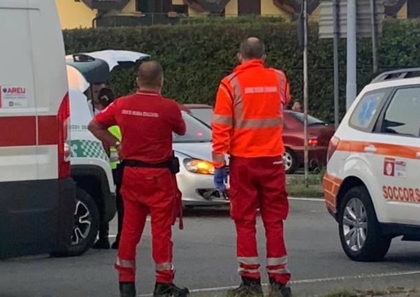 Auto ribaltata in corso Sempione a Gallarate