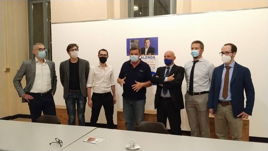 Carlo Calenda a Saronno per Pierluigi Gilli
