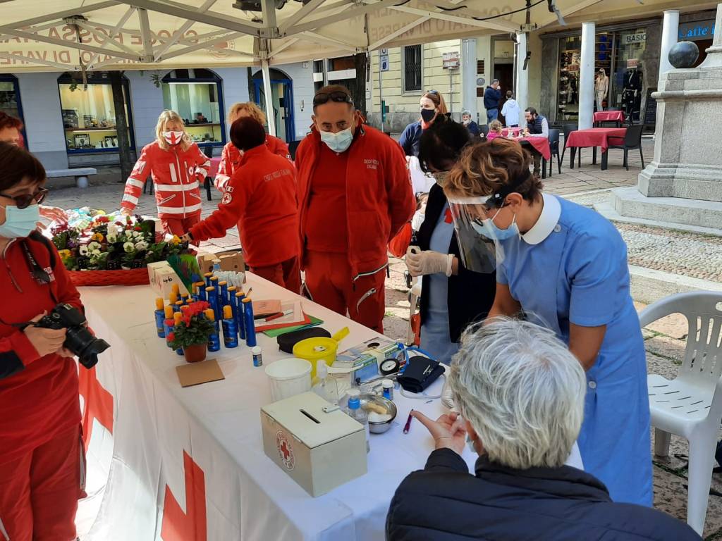 Croce Rossa in piazza per il mercatino d'autunno