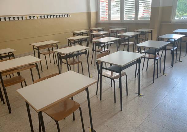 distanziamento tra i banchi