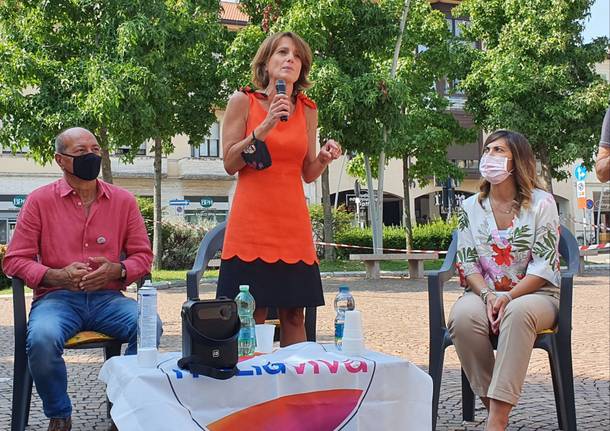 Elezioni a Parabiago, il ministro Bonetti in piazza per Eleonora Pradal