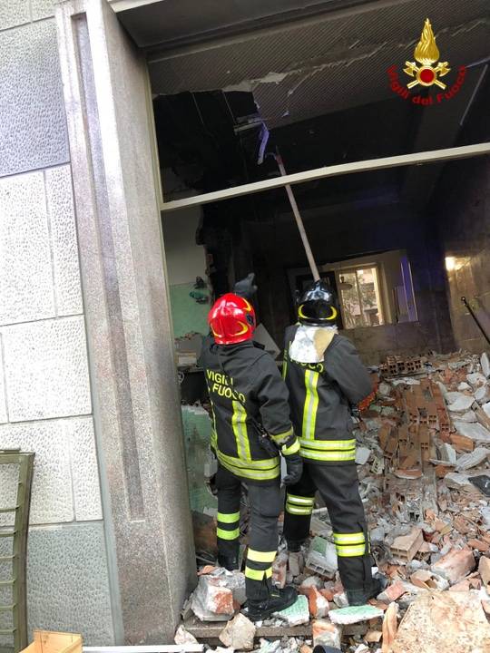 Esplosione in un appartamento a Milano