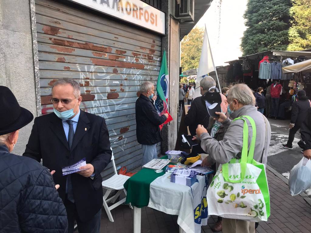 Fagioli e Airoldi, campagna elettorale al mercato