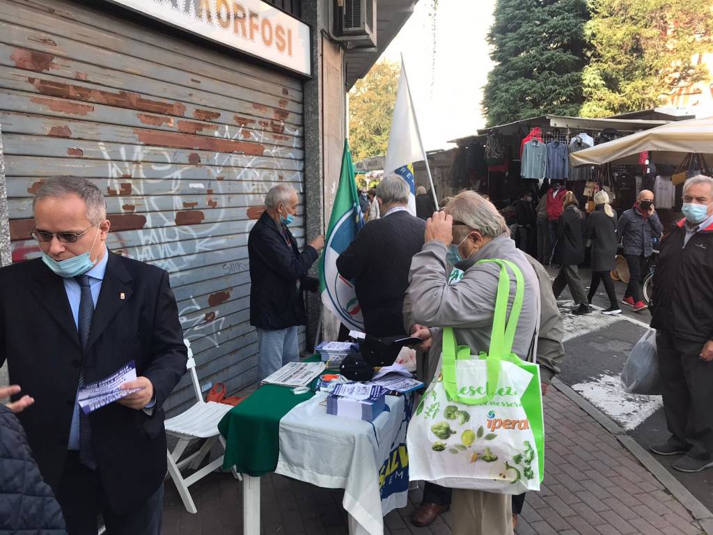 Fagioli e Airoldi, campagna elettorale al mercato