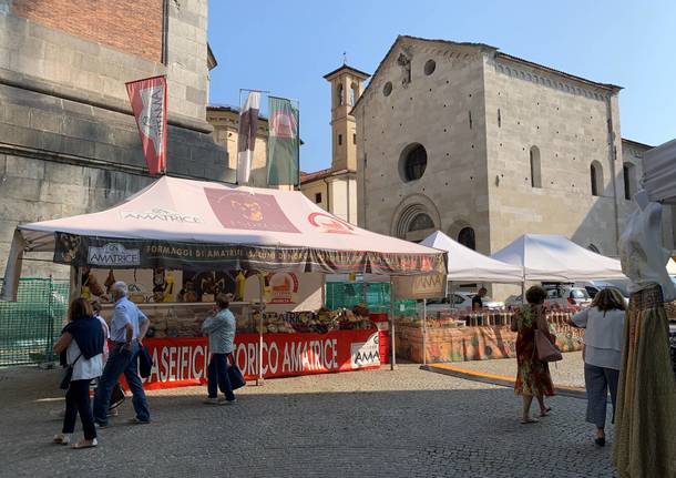 Fiera e Mercatino riempiono i dintorni di piazza Monte Grappa