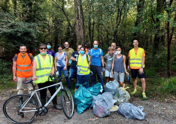 Gerenzano-Rescaldina, il Gruppo Camminata Ecologica ripulisce il Bosco del Rugareto