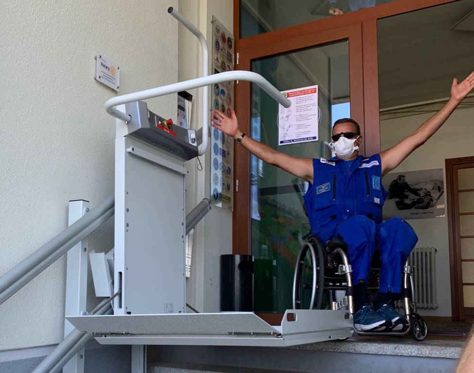 Il nuovo servoscala nella sede dell’Aeroclub Adele Orsi