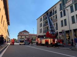 incendio busto arsizio vigili del fuoco autoscala