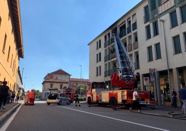 incendio busto arsizio vigili del fuoco autoscala