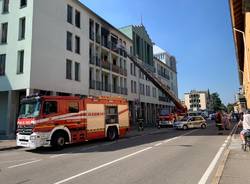 incendio busto arsizio vigili del fuoco autoscala