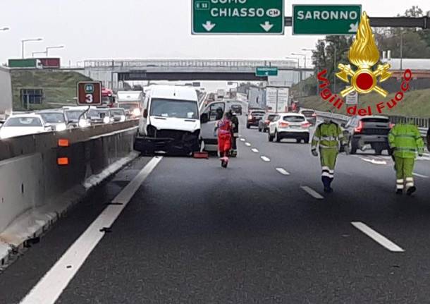 A9, incidente tra due furgoni e un’auto