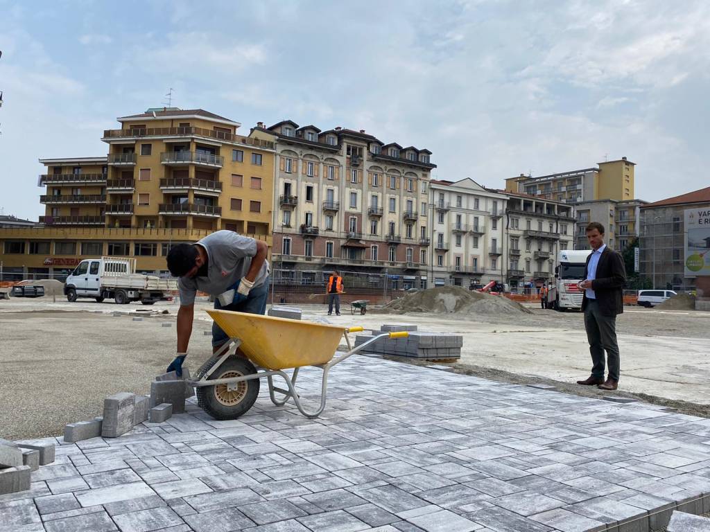 La nuova pavimentazione in piazza Repubblica