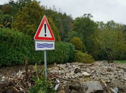 Lungo il letto del Tinella, il fiume dell'alluvione