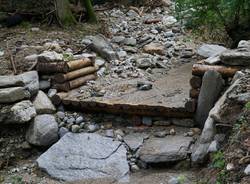 Lungo il letto del Tinella, il fiume dell'alluvione