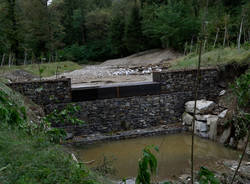 Lungo il letto del Tinella, il fiume dell'alluvione