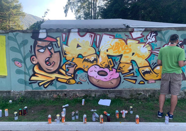 MAD colora il lungolago di Lavena Ponte Tresa