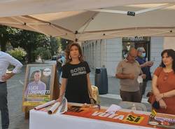 Movimento 5 Stelle in piazza a Saronno con Roberto Cenci e Longinotti