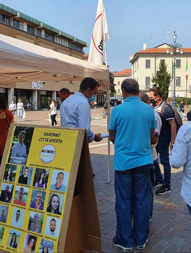 Movimento 5 Stelle in piazza a Saronno con Roberto Cenci e Longinotti