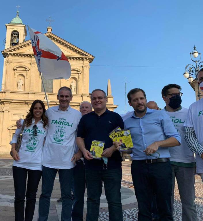 Paolo Grimoldi a Saronno: "Alle elezioni votate Fagioli". Doppio gazebo della Lega 