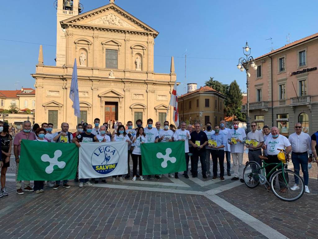 Paolo Grimoldi a Saronno: "Alle elezioni votate Fagioli". Doppio gazebo della Lega 