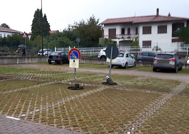 parcheggio scuola cantello