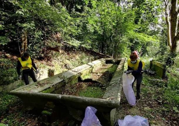 Per puliamo il mondo ripulito anche il lavatoio di Bizzozero