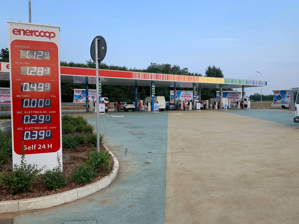 pompa di benzina enercoop busto garolfo