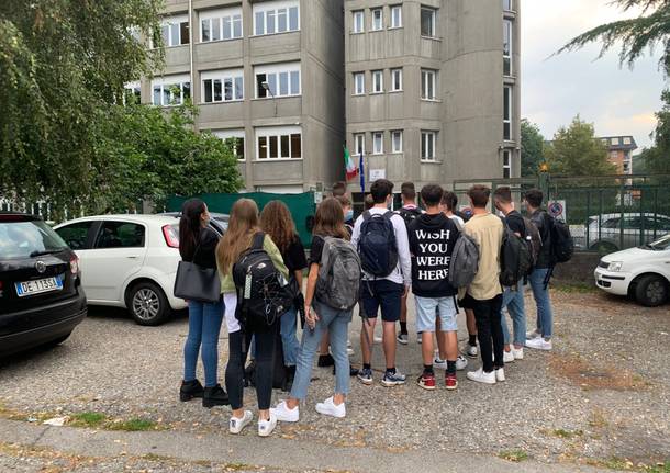 Primo giorno di scuola liceo Ferraris Varese