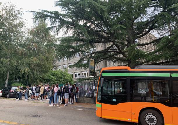 Primo giorno di scuola liceo Ferraris Varese