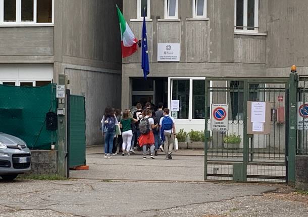 Primo giorno di scuola liceo Ferraris Varese