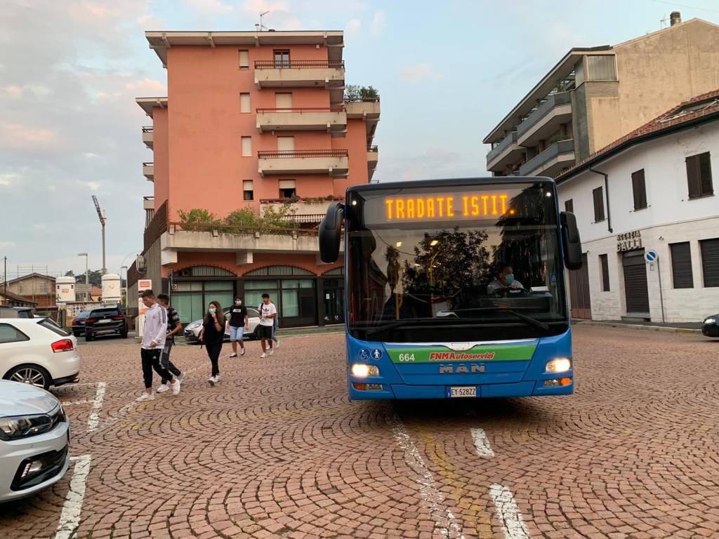 pullman tradate scuola coronavirus