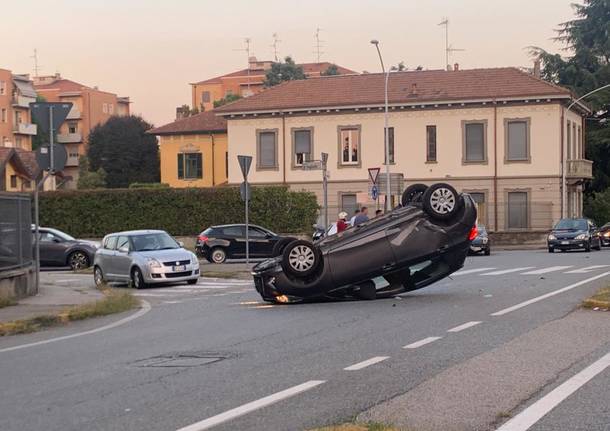 ribaltamento via carlo noè gallarate