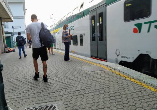 Saronno, rientro a scuola: "Su pullman e treni norme rispettate. Contenti di ripartire"