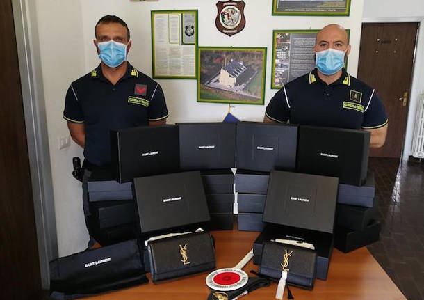 sequestro borse di lusso contrabbando guardia di finanza como