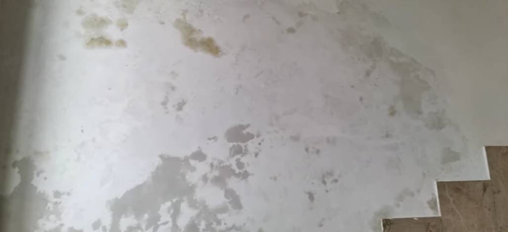 Sporcizia e ritardi alla scuola di Nerviano