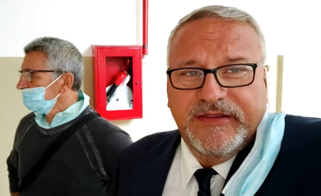Sporcizia e ritardi alla scuola di Nerviano