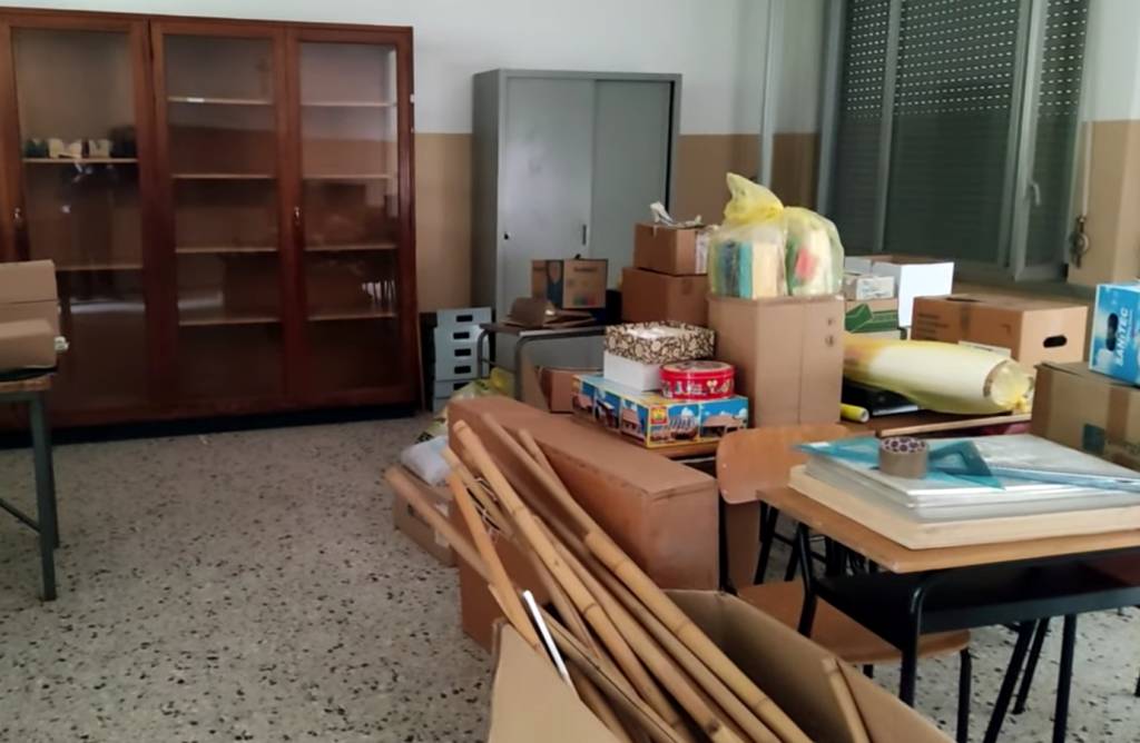 Sporcizia e ritardi alla scuola di Nerviano