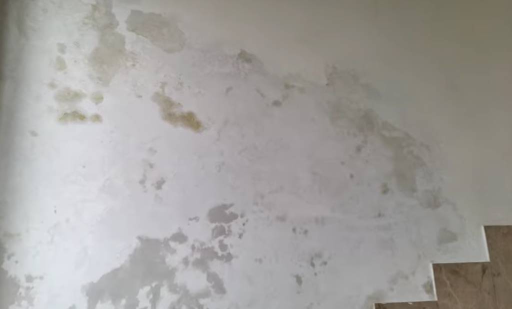 Sporcizia e ritardi alla scuola di Nerviano