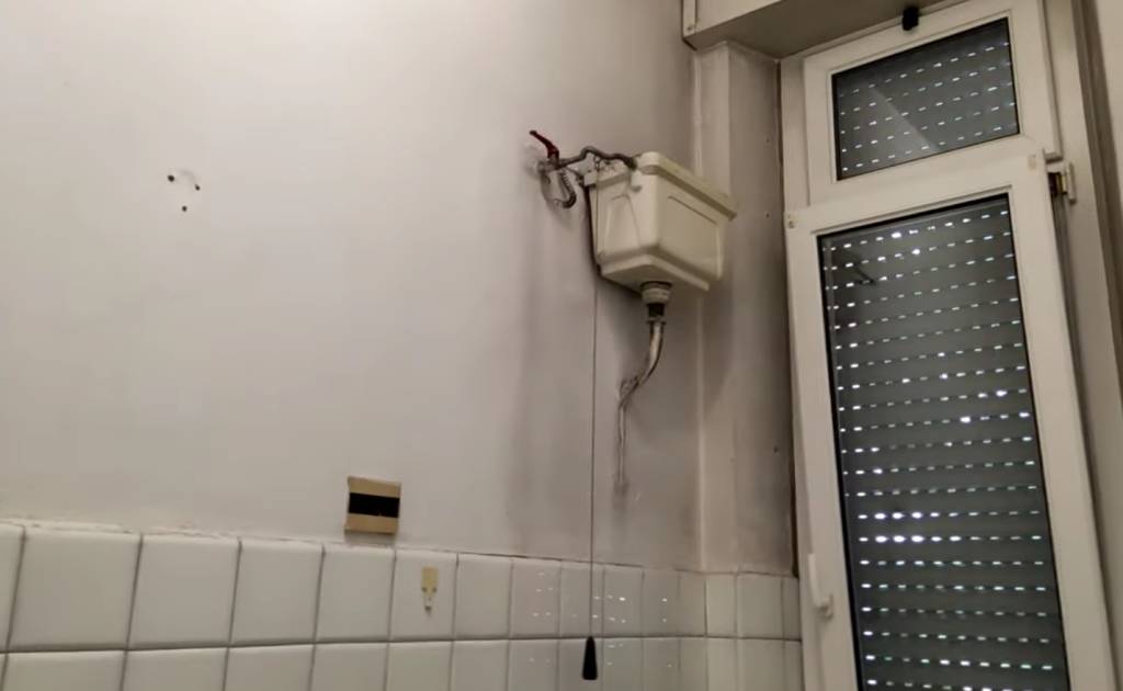 Sporcizia e ritardi alla scuola di Nerviano