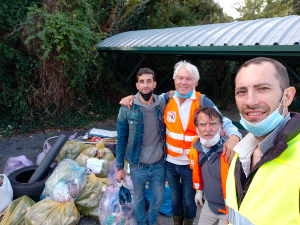 Strade Pulite Alto Milanese al lavoro a Parabiago e Gerenzano