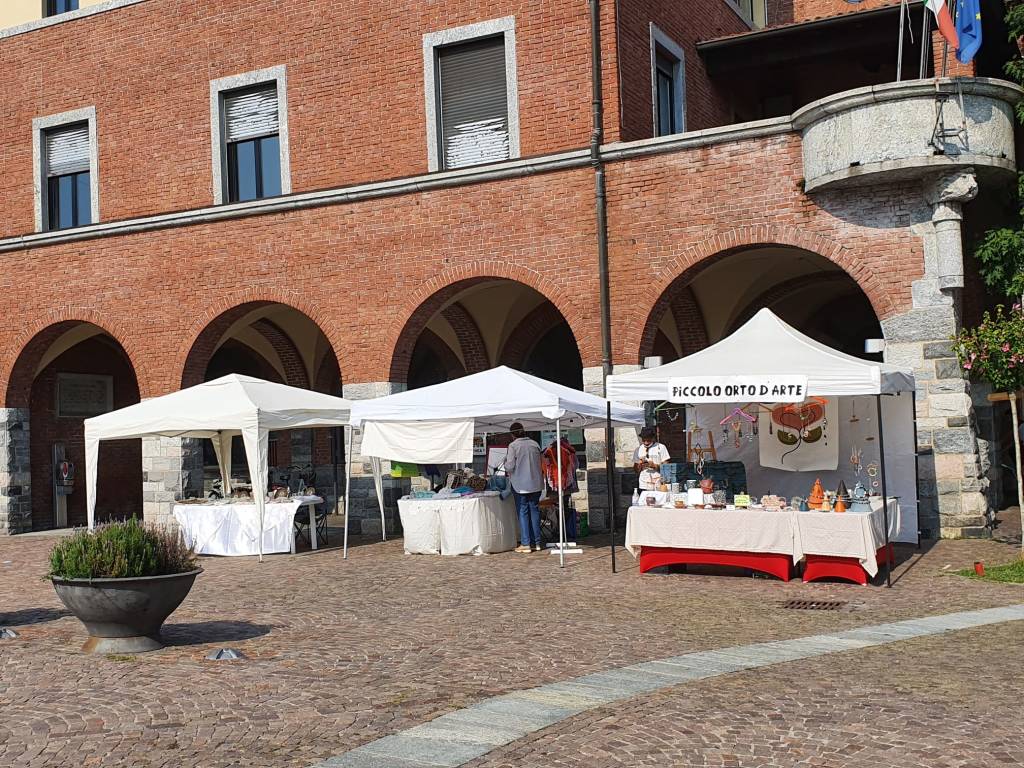 Taglio del nastro per il "Giardino delle Donne" a Rescaldina