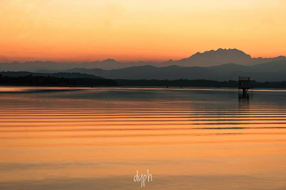 Tramonto sul lago di Varese 