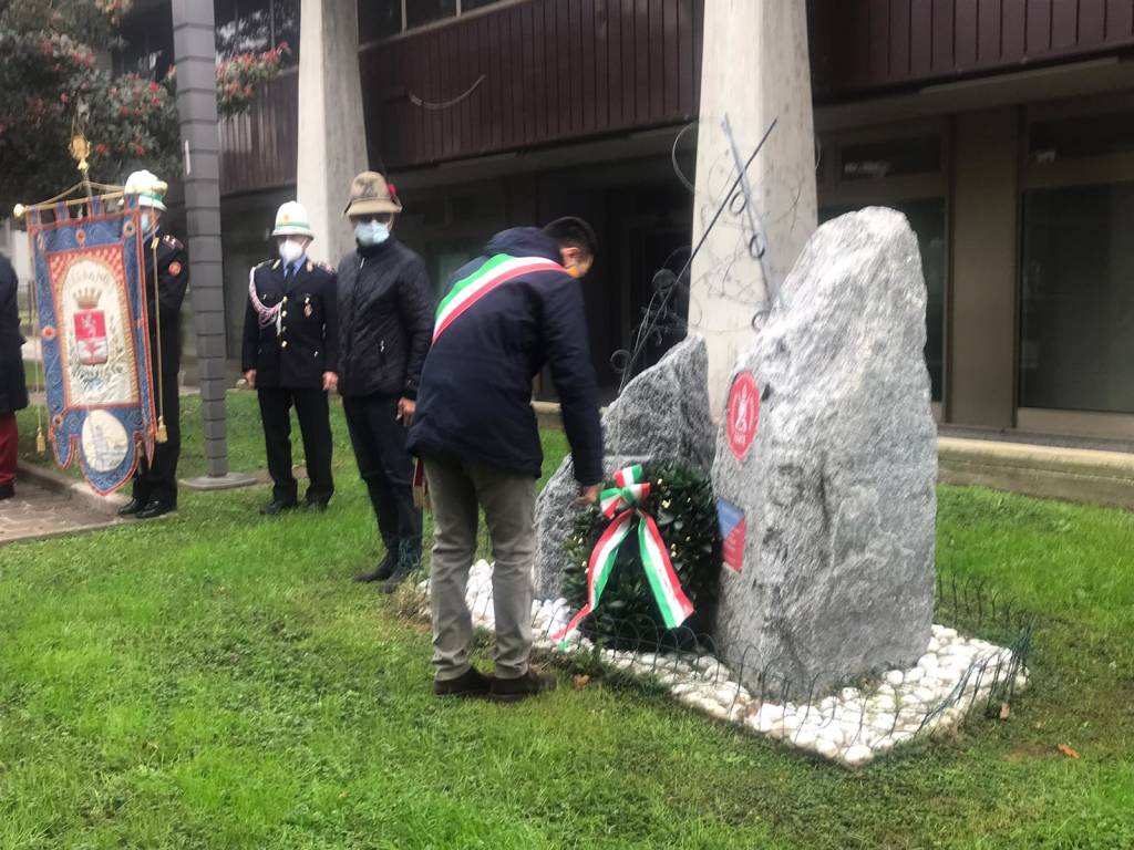 4 Novembre, corone ai cippi di Legnano