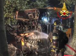 Bus in fiamme a Rho