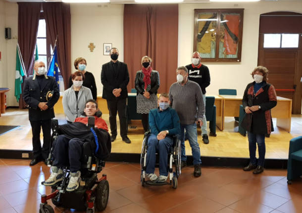 Busto Garolfo, parcheggi di cortesia lilla per disabili