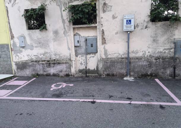 Busto Garolfo, parcheggi di cortesia lilla per disabili