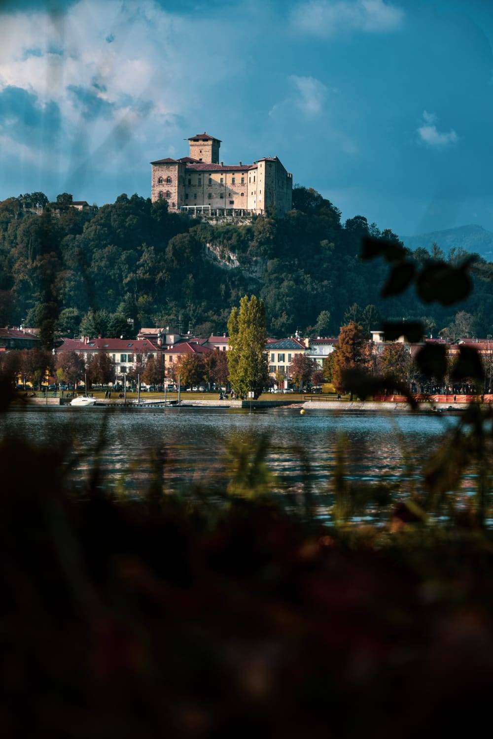 MAESTOSA ROCCA DI ANGERA