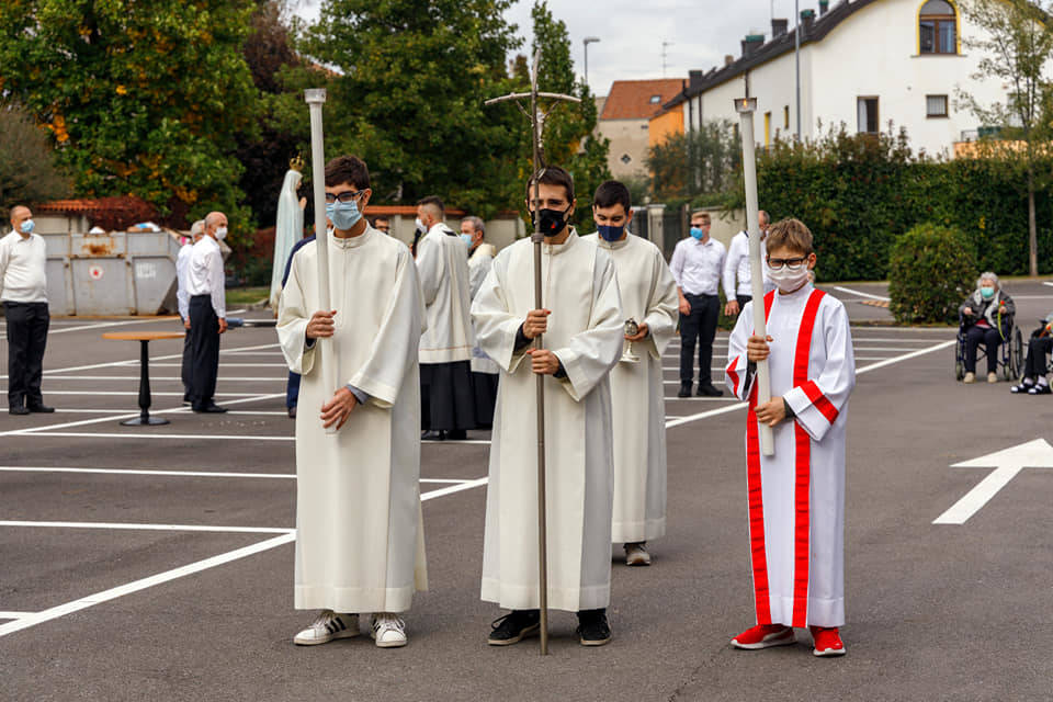 Gerenzano celebra la festa della Madonna del Rosario e saluta don Franco